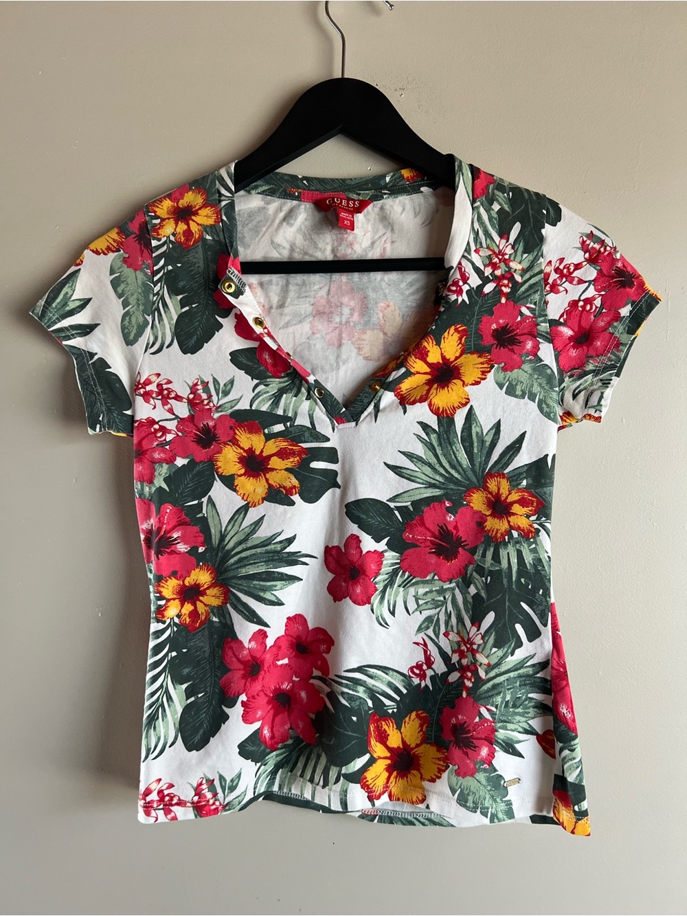 Vintage Y2K Guess Tropical Floral V-Neck Baby Tee Cap Sleeve Fitted Top XS
